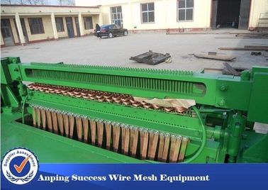 中国 建築工業の家禽の農業のための220Vによって溶接される金網機械 サプライヤー